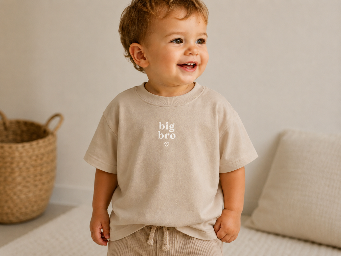 Big Sis Backprint DTF-Motiv auf einem Kindershirt – Bild 4